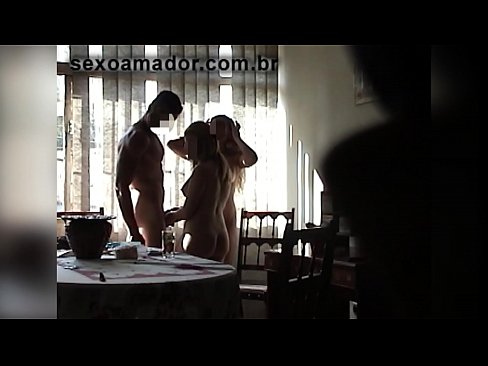 ❤️ Секс приятели канят гигантски мъж и тройка с него ❤️❌ Анално видео в bg.pornmega-com.ru